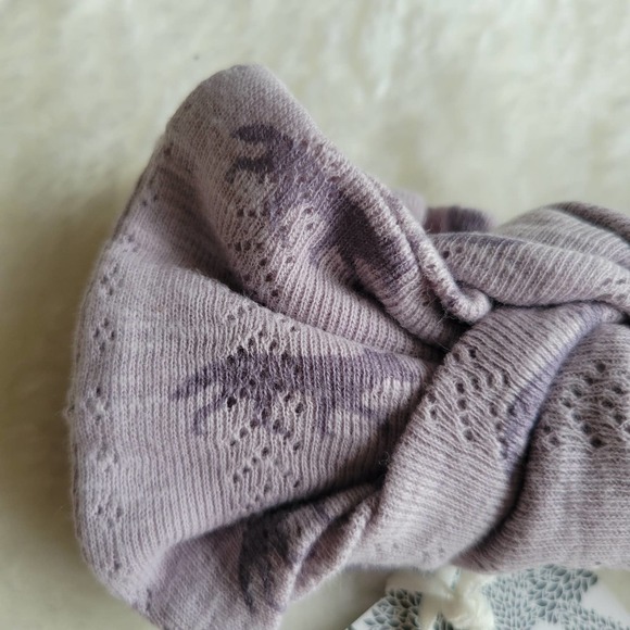KATE QUINN Tiny Coyote Pointelle Stretchy Bow Headband - Picture 3 of 4
